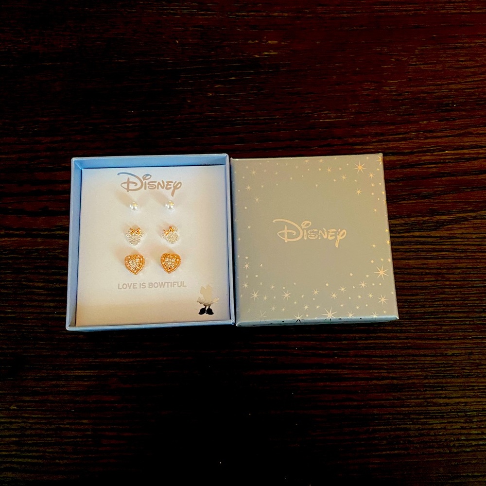 NEW Disney “Love is Bowtiful” 3 earring set